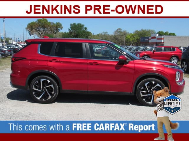 Used 2023 Mitsubishi Outlander SE image 2