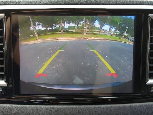 Used 2023 Chrysler Pacifica Touring-L FWD image 11