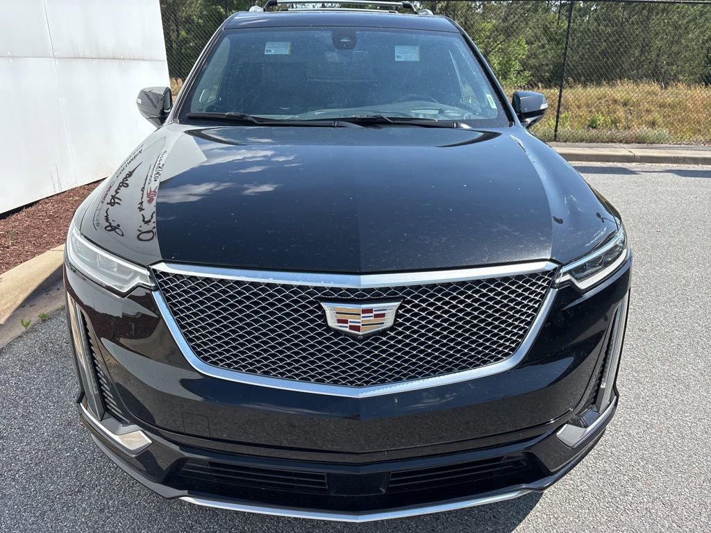 Used 2021 Cadillac XT6 Premium Luxury w/ Platinum Package AWD/4WD image 2