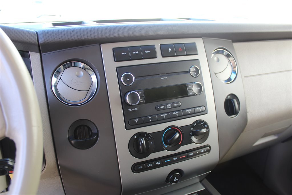 Used 2011 Ford Expedition EL XLT image 8