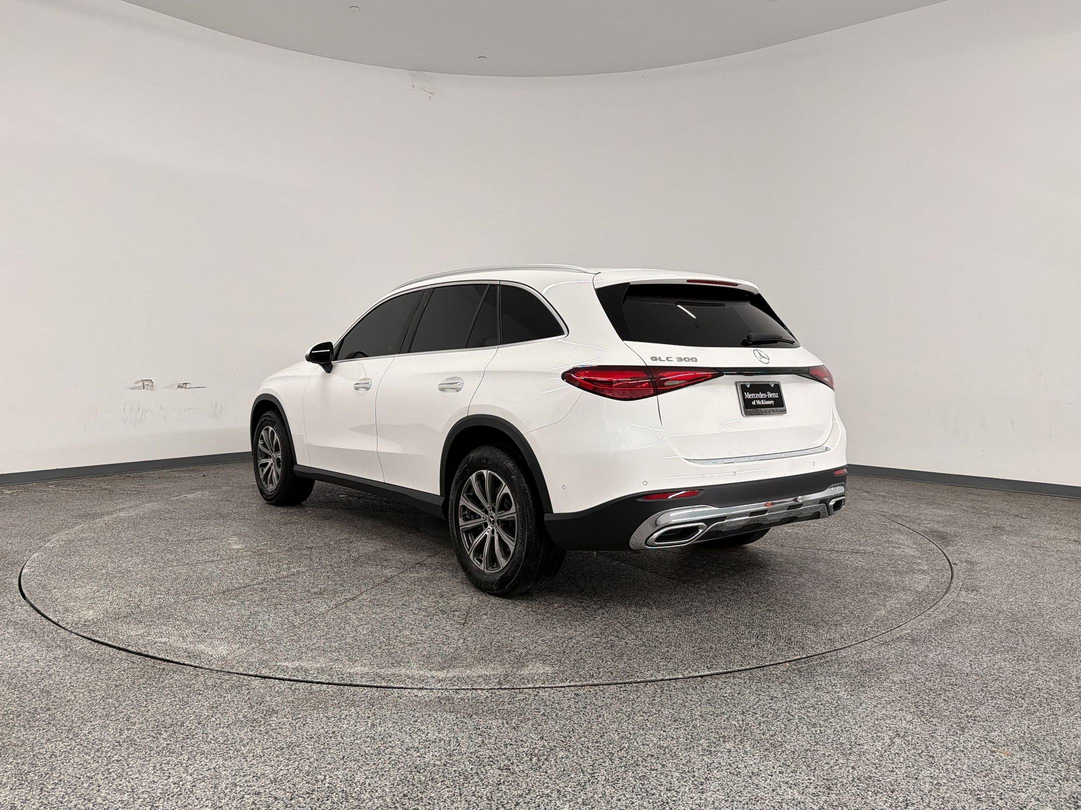 Used 2024 Mercedes-Benz GLC 300 image 3