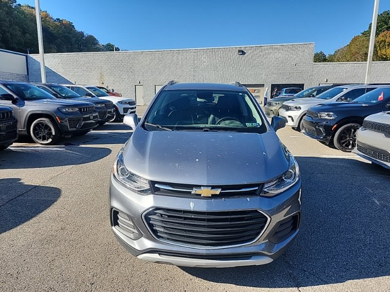 Used 2020 Chevrolet Trax LT w/ Driver Confidence Package AWD/4WD image 2