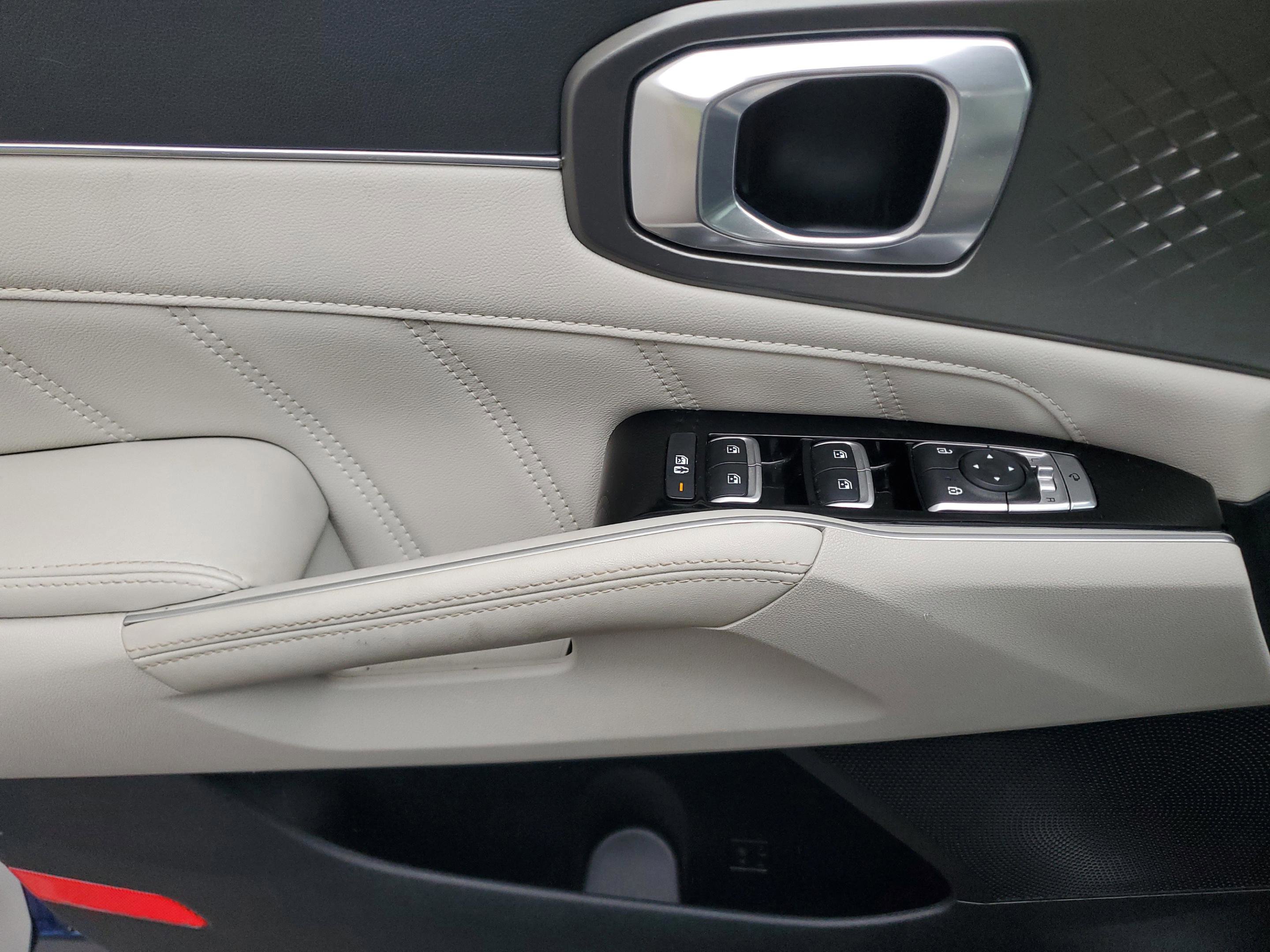 Certified 2023 Kia Sorento SX image 16