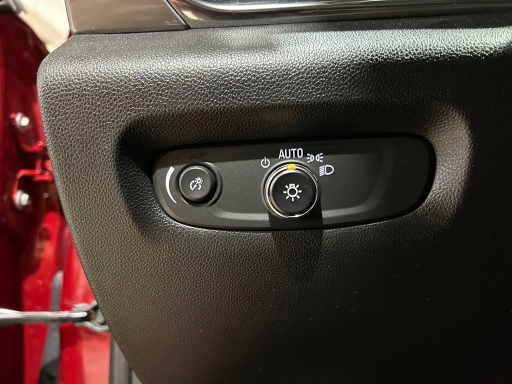 Used 2023 Chevrolet Traverse LT AWD/4WD image 20