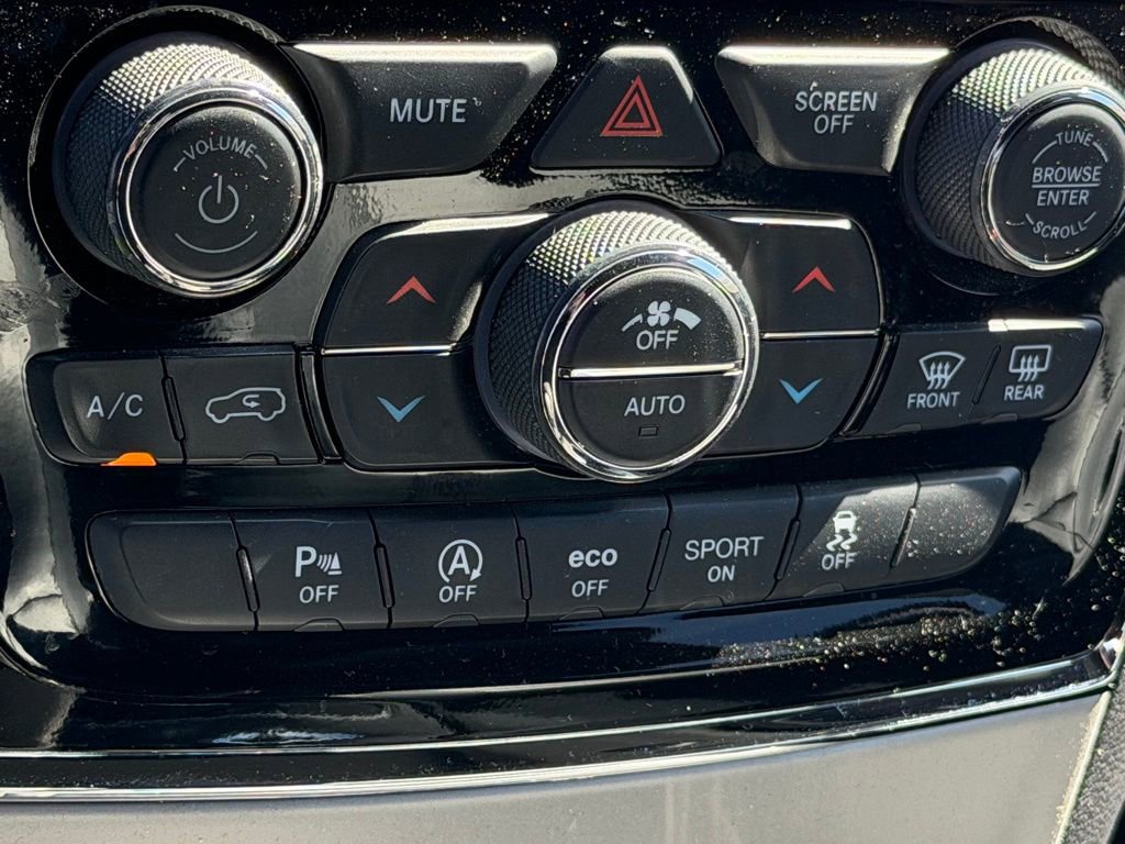 Used 2021 Jeep Grand Cherokee Limited w/ Luxury Group II image 21