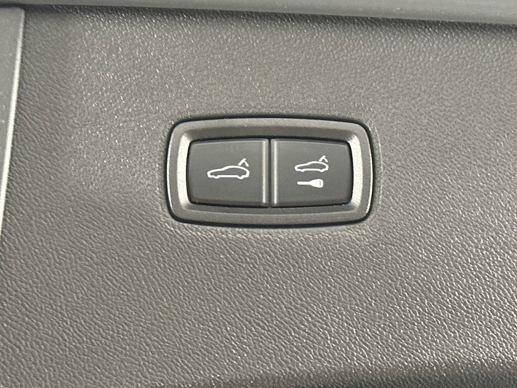 Used 2025 Porsche Cayenne Coupe image 19