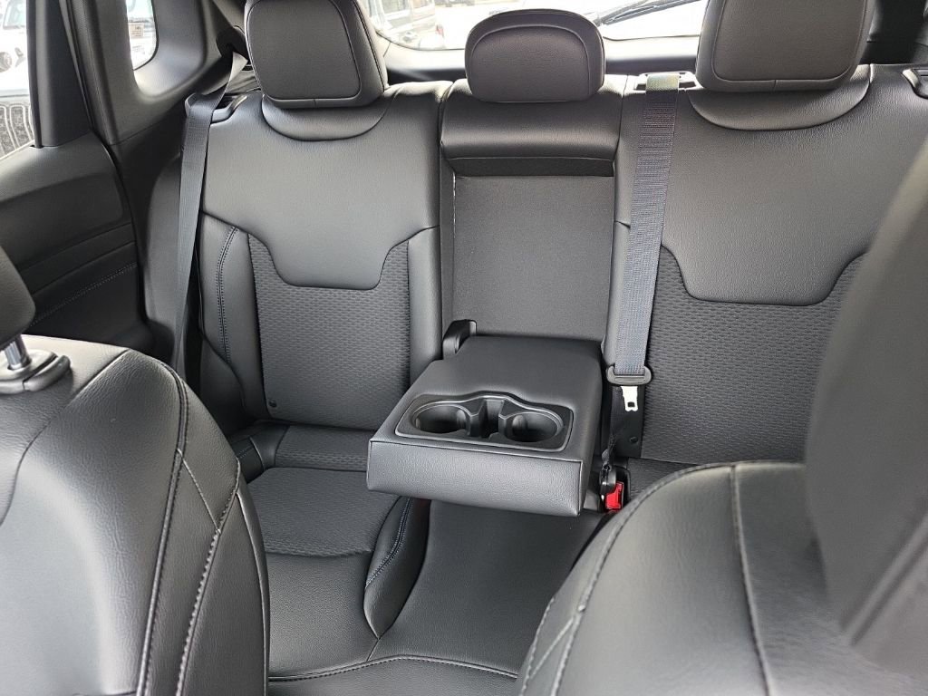 New 2026 Jeep Compass Latitude image 12