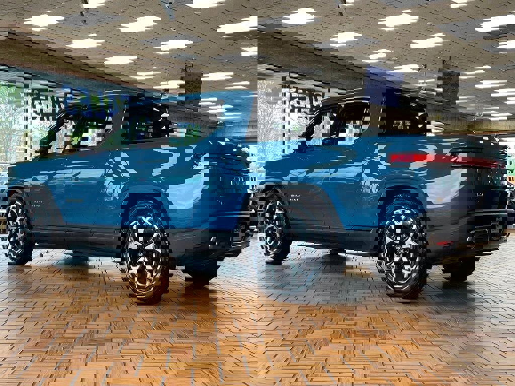 Used 2022 Rivian R1T Adventure image 7