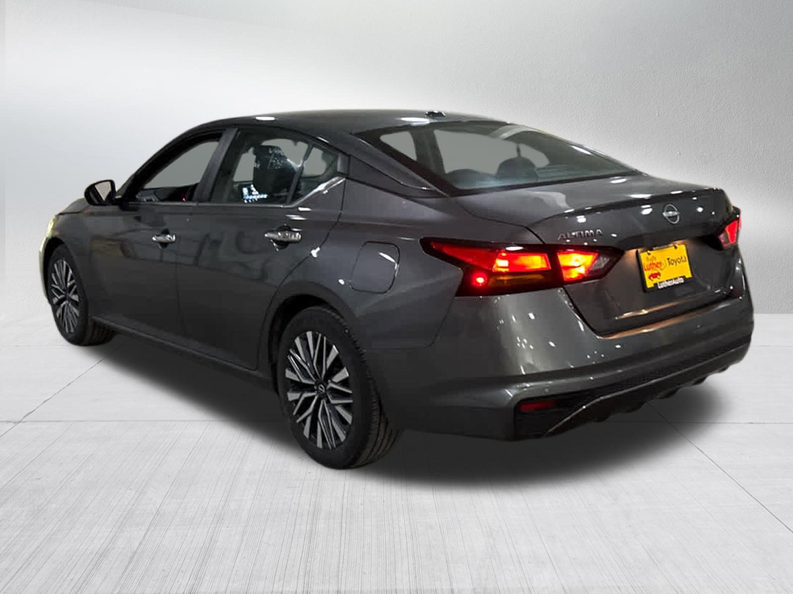 Used 2025 Nissan Altima 2.5 SV FWD image 4