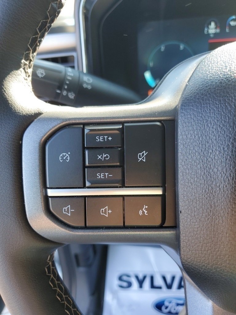 Used 2025 Ford F250 Lariat w/ Chrome Package image 17