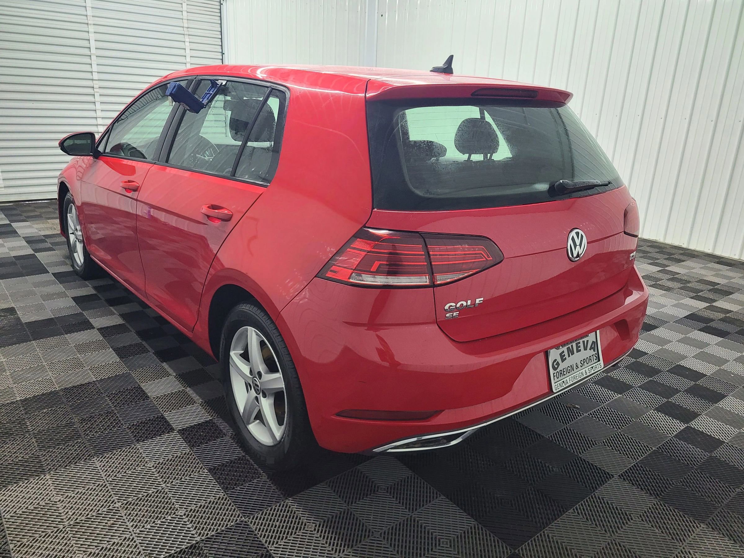 Used 2018 Volkswagen Golf SE image 10
