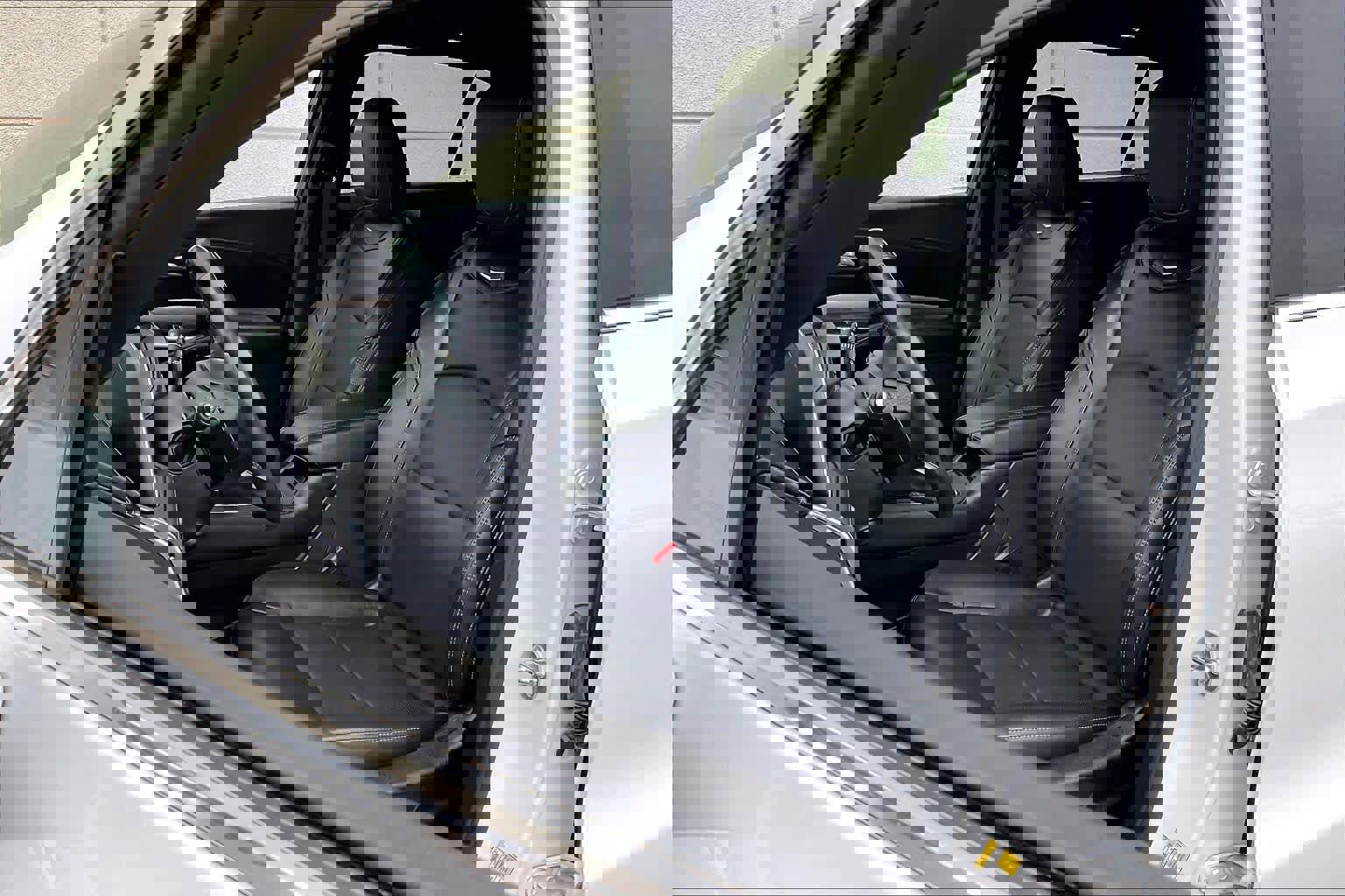 Used 2024 Cadillac XT4 Premium Luxury w/ Technology Package image 7