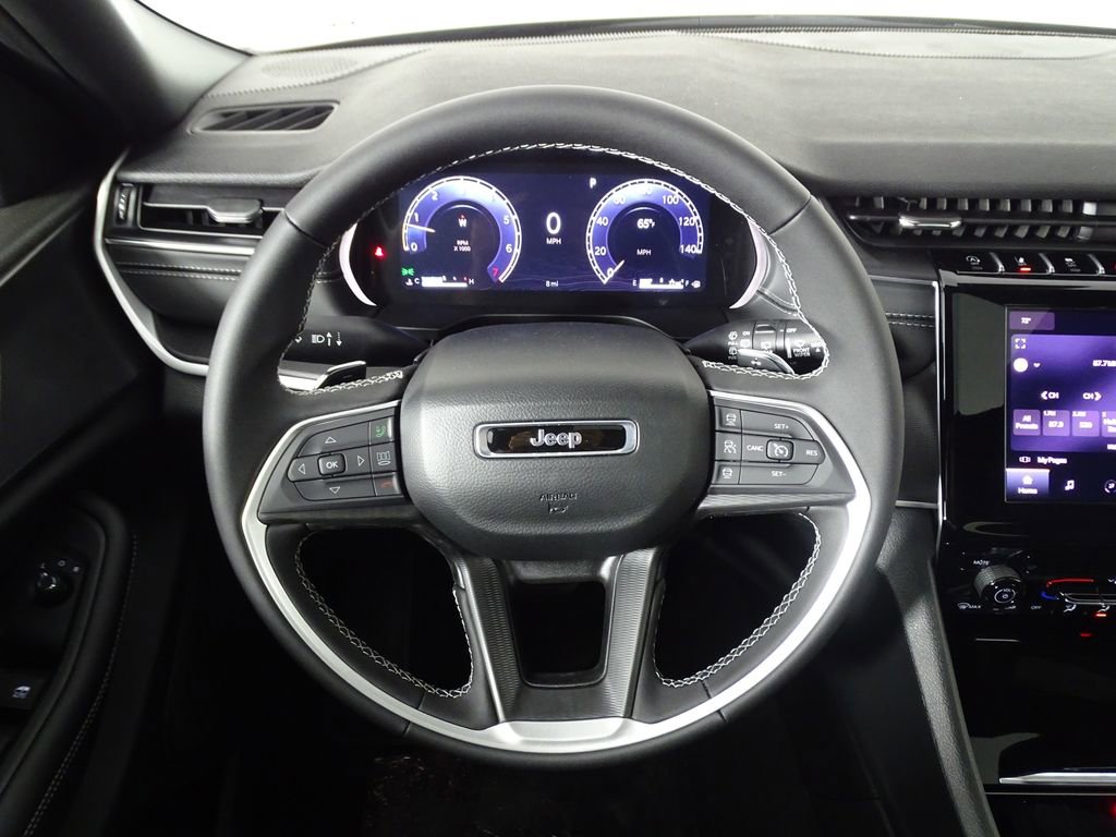 New 2025 Jeep Grand Cherokee L Laredo image 25