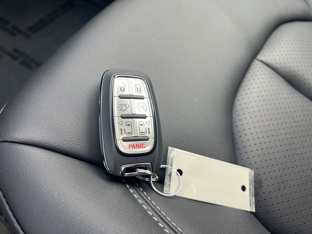 New 2026 Chrysler Pacifica Select image 57