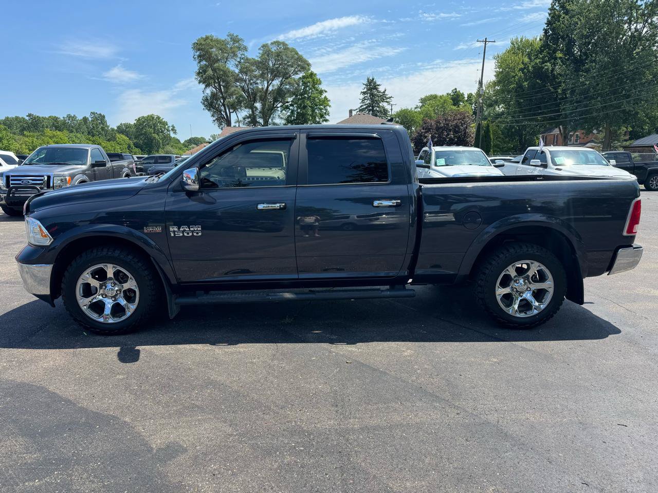 Used 2018 RAM 1500 Laramie w/ Convenience Group AWD/4WD image 4