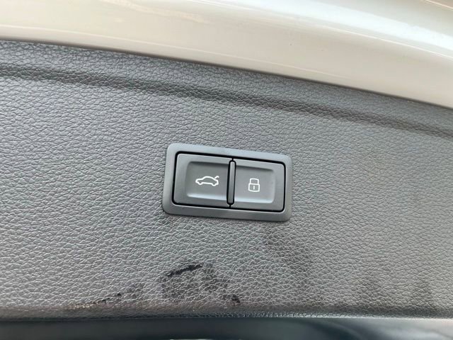 Used 2024 Audi Q5 e Prestige w/ Prestige Package image 15