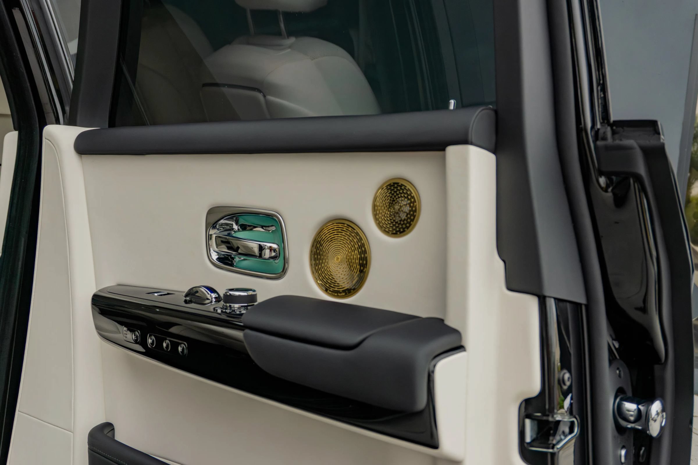 Used 2024 Rolls-Royce Phantom Sedan RWD image 56