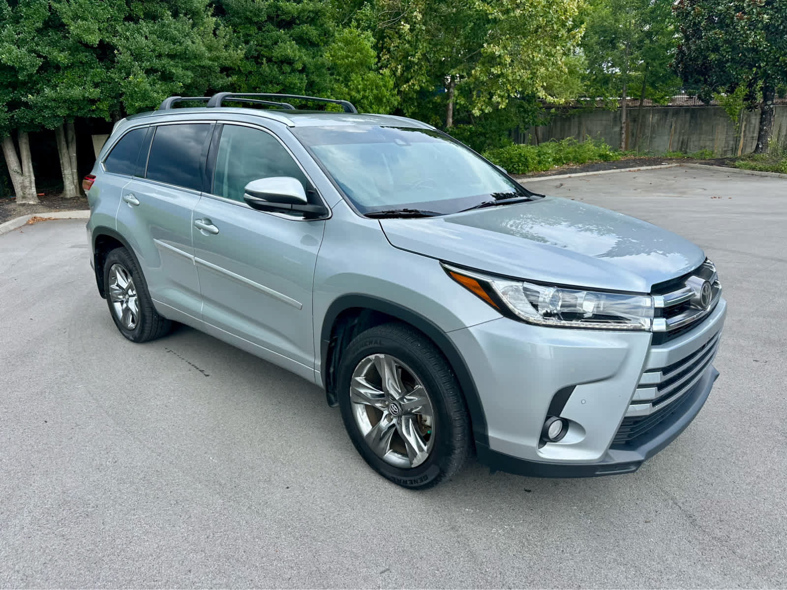 Used 2017 Toyota Highlander Limited Platinum AWD/4WD image 3