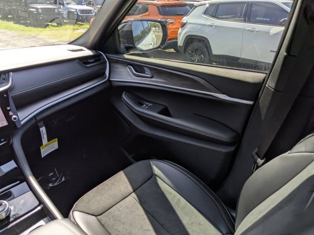 New 2026 Jeep Grand Cherokee Altitude AWD/4WD image 18