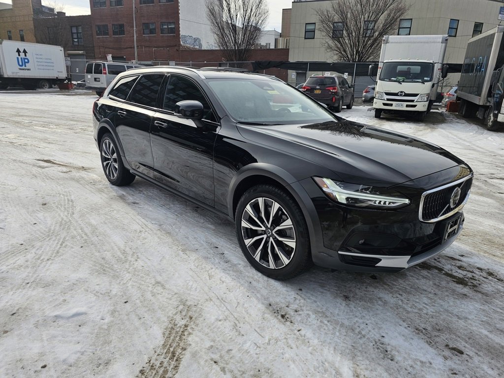 Certified 2024 Volvo V90 B6 Cross Country Plus image 5