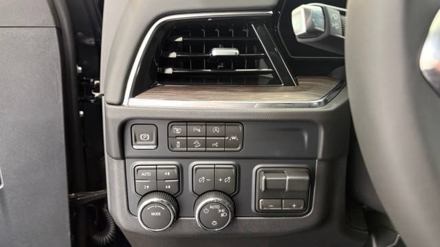 New 2026 Chevrolet Suburban LS w/ Max Trailering Package AWD/4WD image 38