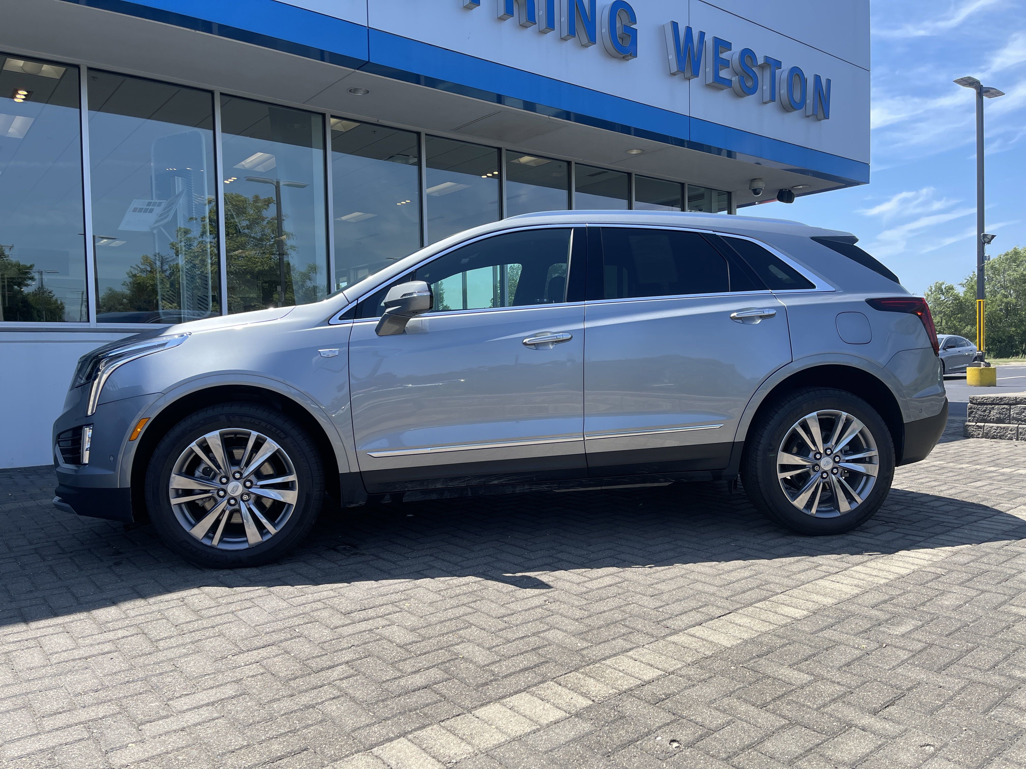 Used 2025 Cadillac XT5 Premium Luxury w/ Technology Package image 2