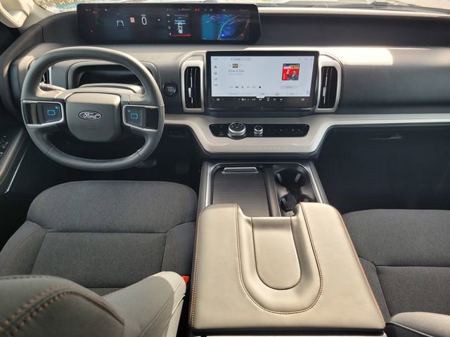 Certified 2025 Ford Expedition Active image 14