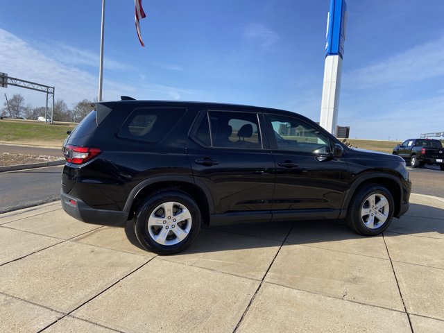 Used 2023 Honda Pilot LX image 11