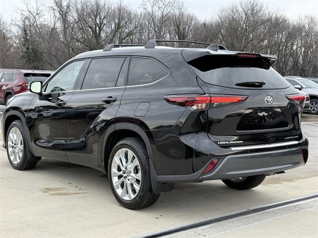 Certified 2025 Toyota Highlander Limited image 3
