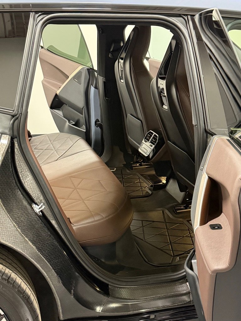 Used 2023 BMW iX xDrive50 w/ Ultimate Package 2 image 10