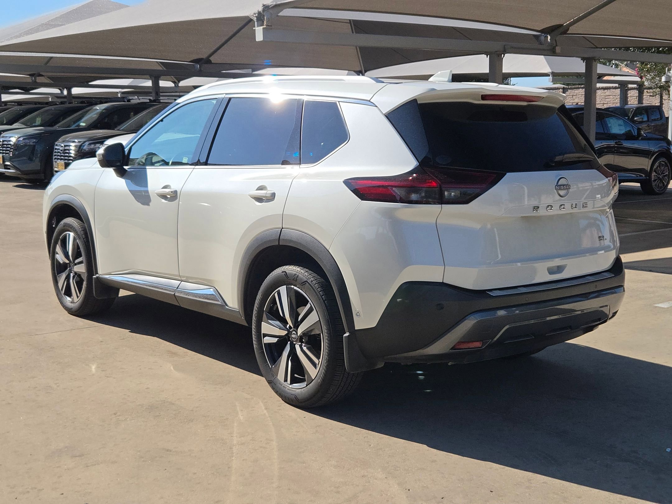 Used 2023 Nissan Rogue SL w/ SL Premium Package FWD image 5
