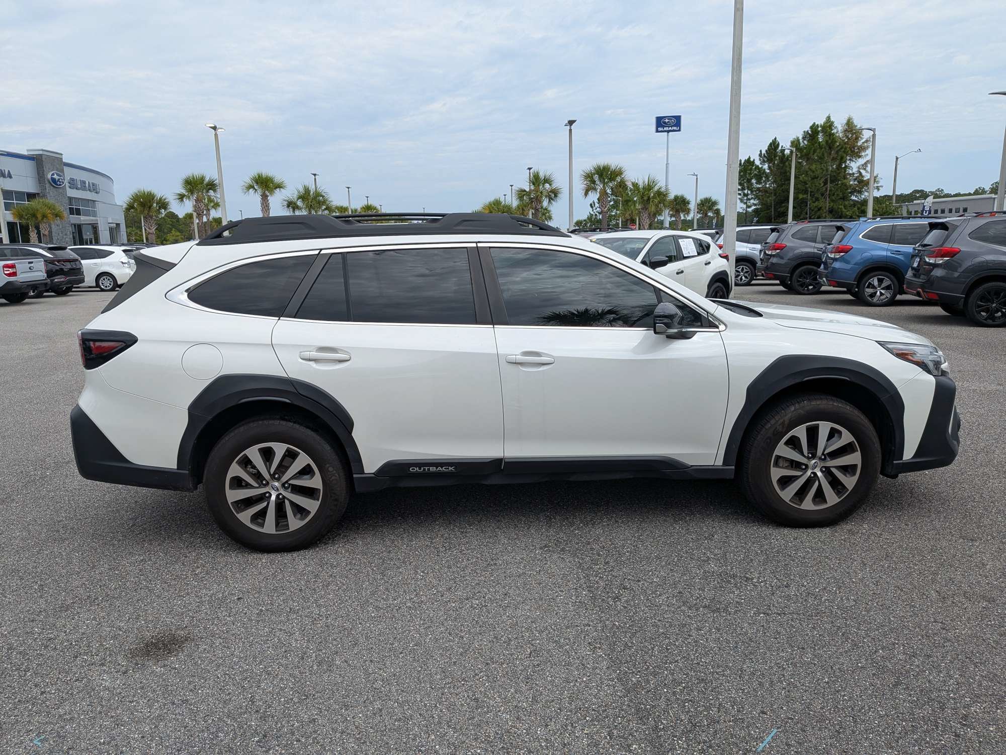 Certified 2024 Subaru Outback Premium AWD/4WD image 3