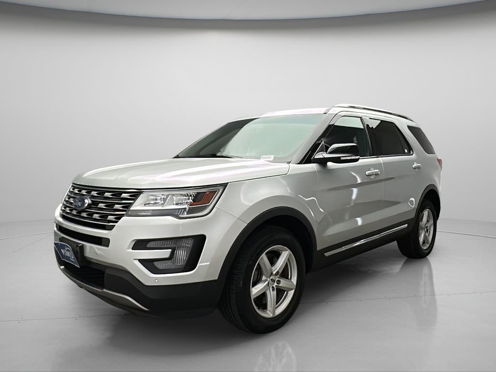 Used 2016 Ford Explorer XLT w/ Equipment Group 202A AWD/4WD image 10