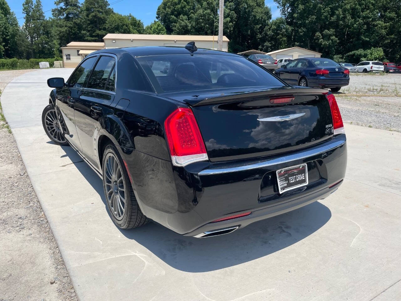 Used 2017 Chrysler 300 Limited RWD image 6