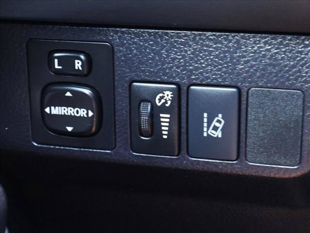 Used 2018 Toyota RAV4 LE w/ All Weather Liner Package AWD/4WD image 16
