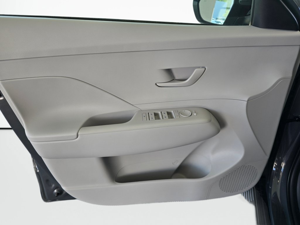 New 2026 Hyundai Kona SE AWD/4WD image 32