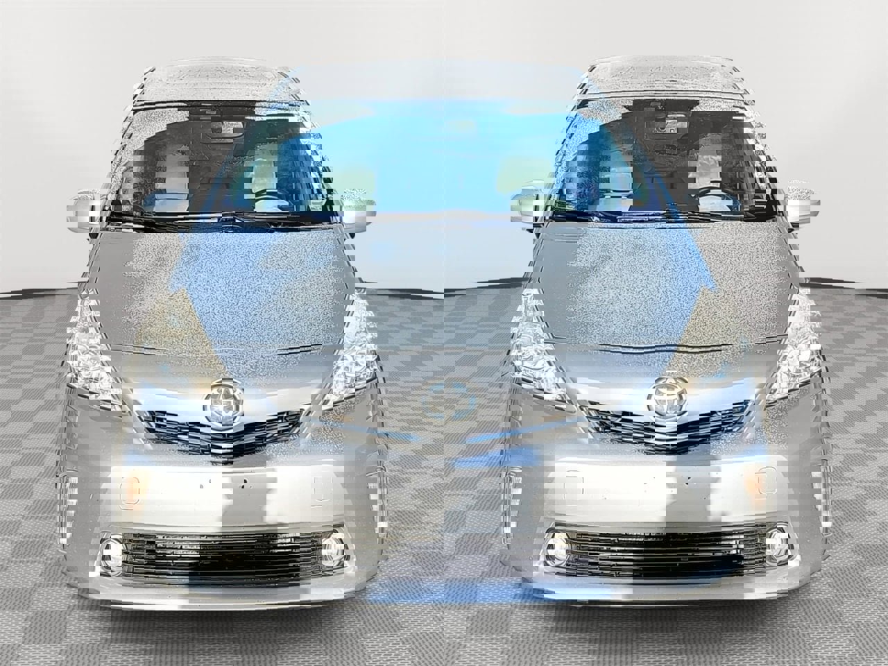 Used 2014 Toyota Prius V Two image 2