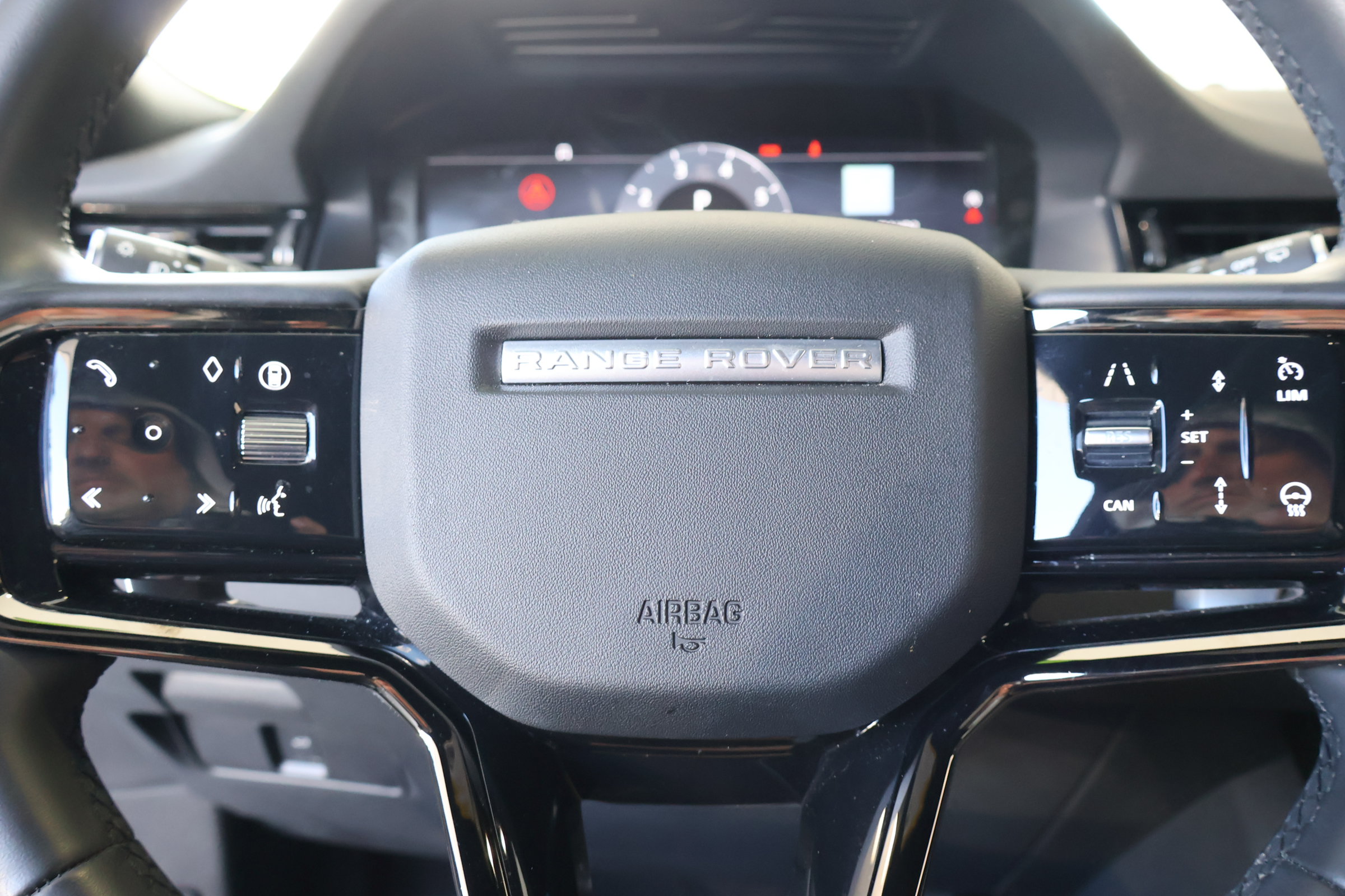 Used 2025 Land Rover Range Rover Evoque S AWD/4WD image 23