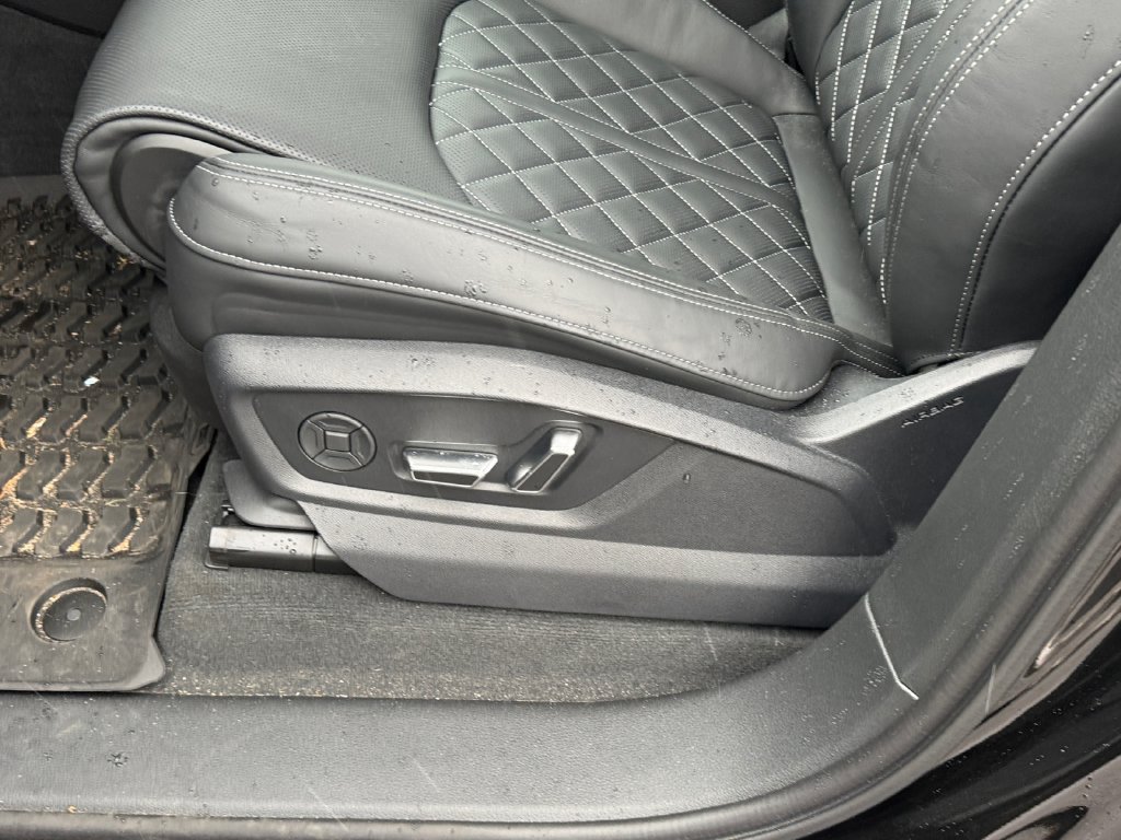 Used 2026 Audi SQ7 Premium Plus AWD/4WD image 18