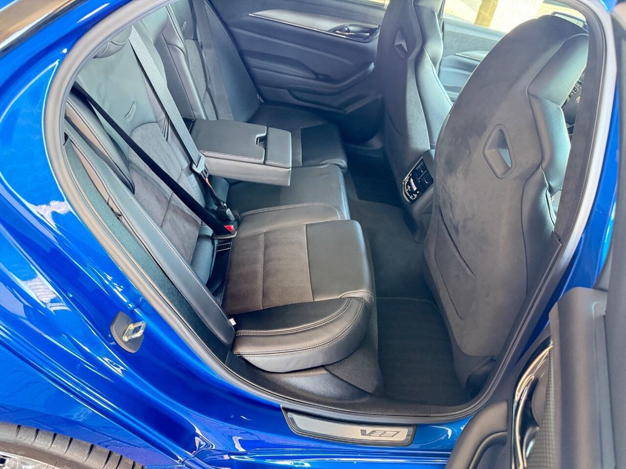 Used 2018 Cadillac CTS V w/ Luxury Package RWD image 52