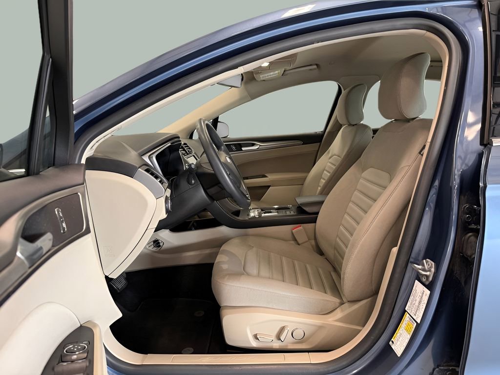 Used 2019 Ford Fusion SE image 16