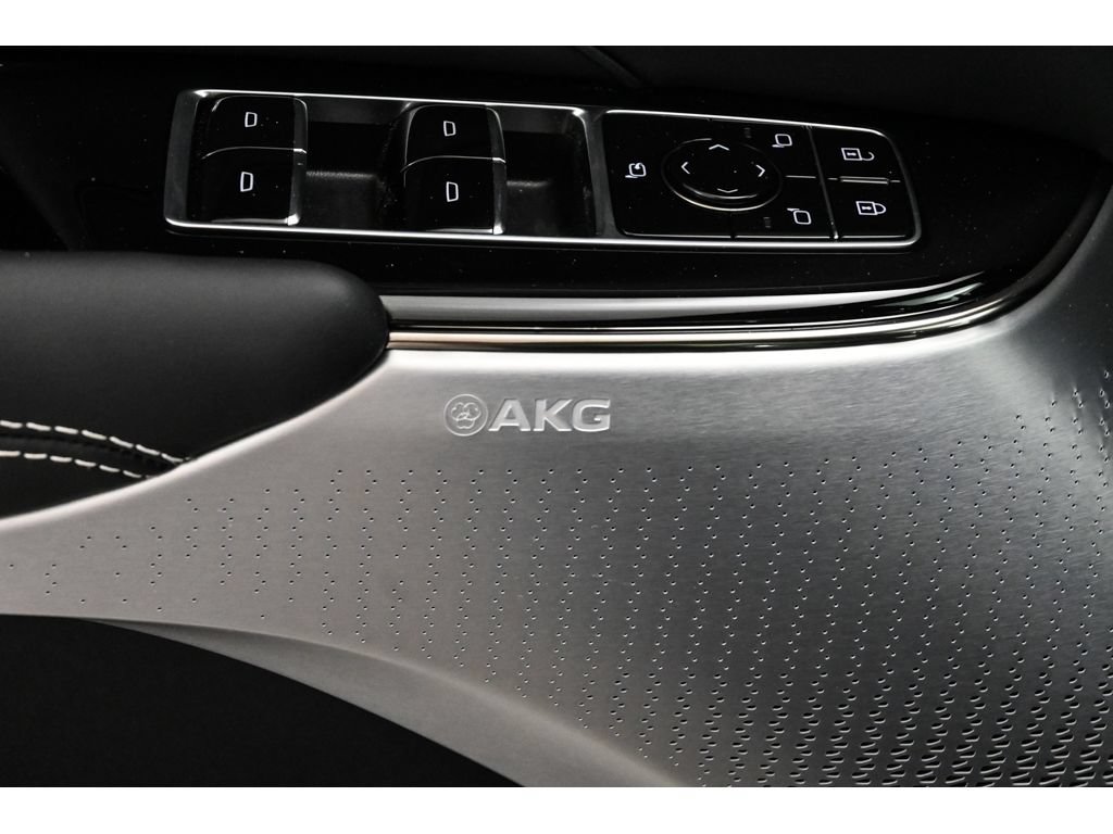 New 2026 Cadillac Lyriq V w/ Exterior Carbon Fiber Package AWD/4WD image 19