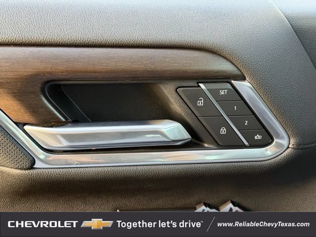 Used 2025 Chevrolet Silverado 1500 High Country w/ High Country Premium Package AWD/4WD image 28