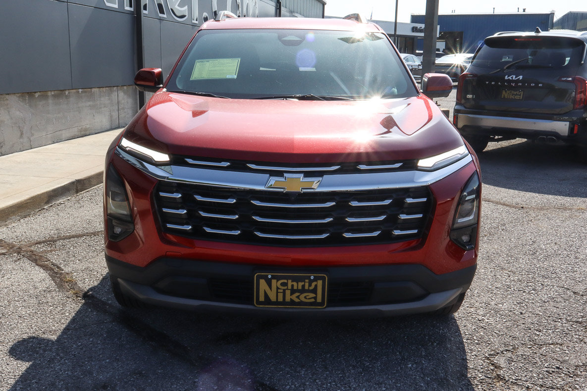 Used 2025 Chevrolet Equinox LT w/ Convenience Package II FWD image 2