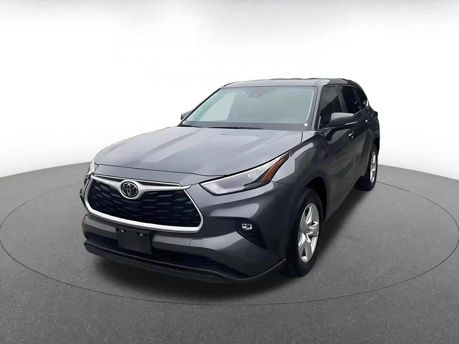 Used 2025 Toyota Highlander LE image 6