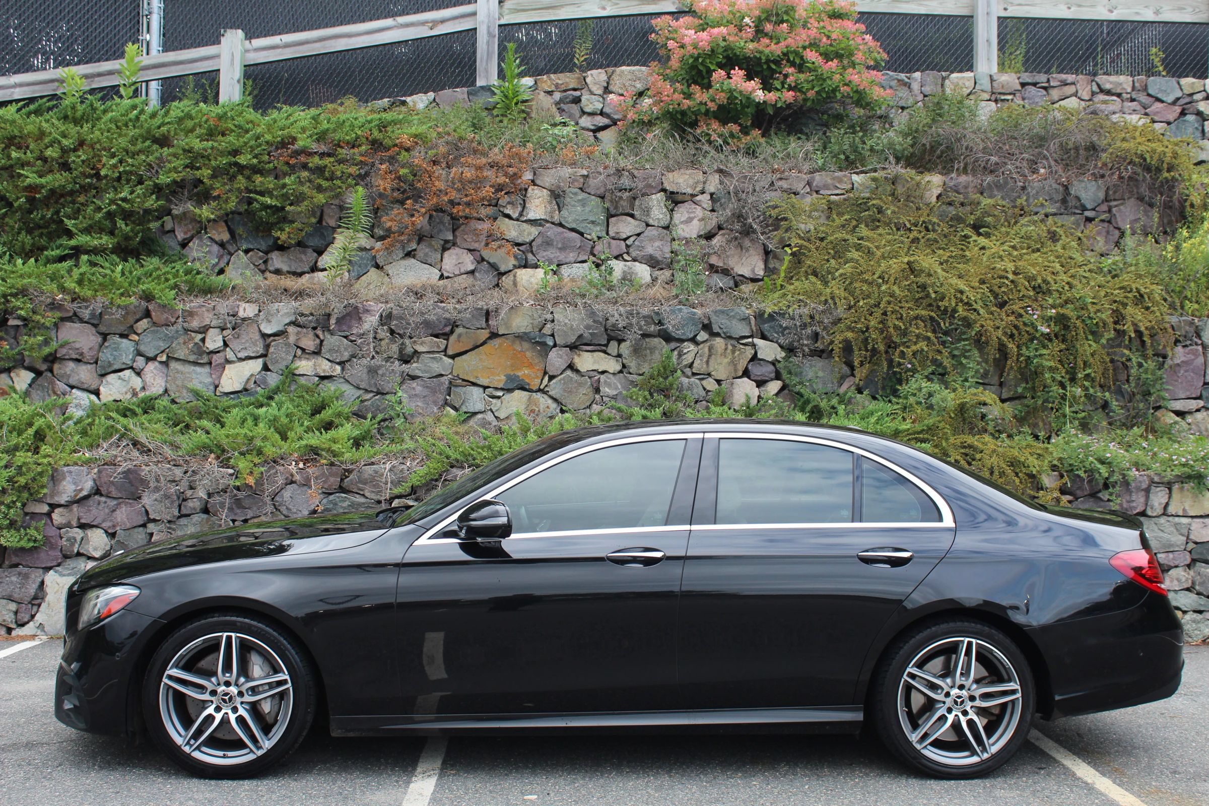 Used 2018 Mercedes-Benz E 400 4MATIC Sedan image 6