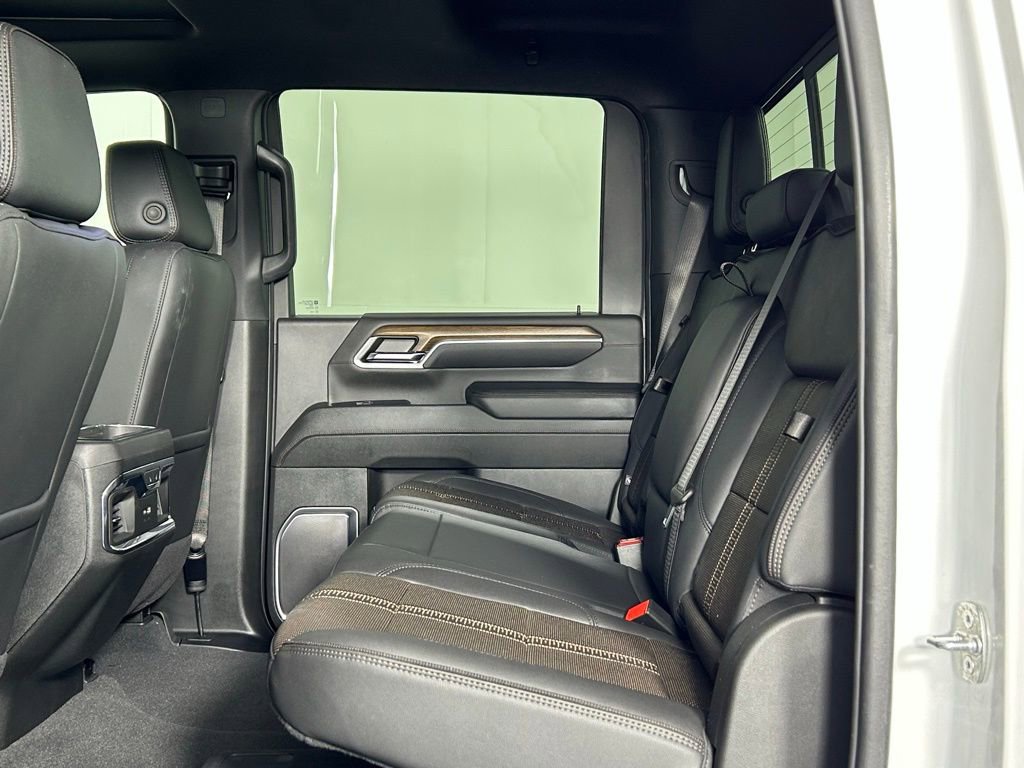 Used 2024 Chevrolet Silverado 2500 High Country w/ High Country Premium Package image 17