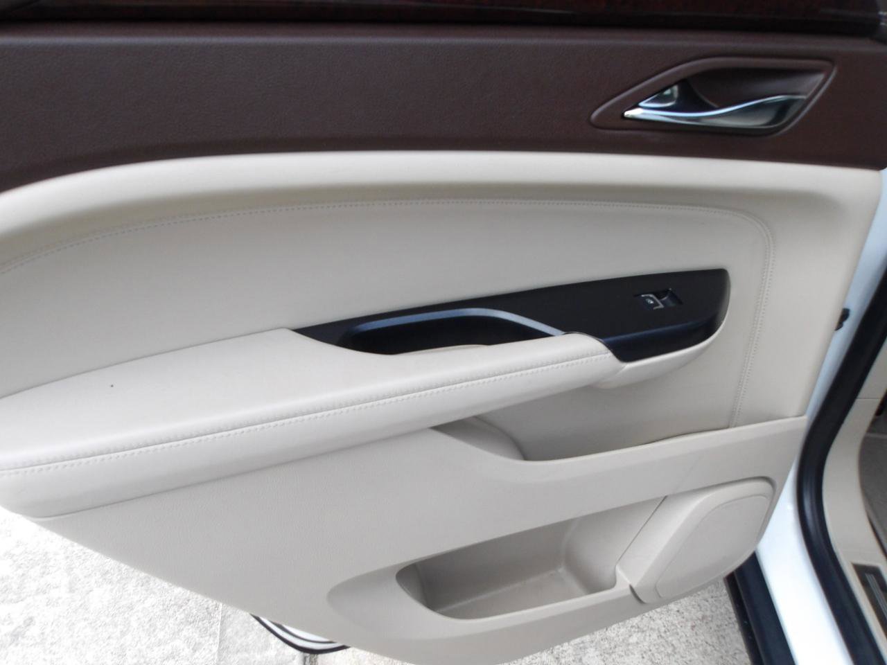 Used 2016 Cadillac SRX Performance FWD image 16