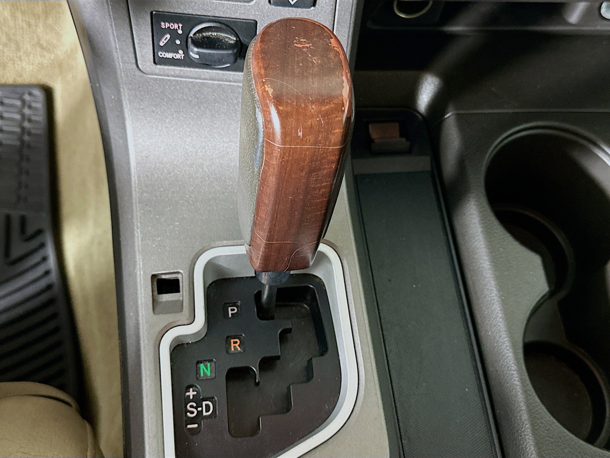 Used 2011 Toyota Sequoia Platinum image 25