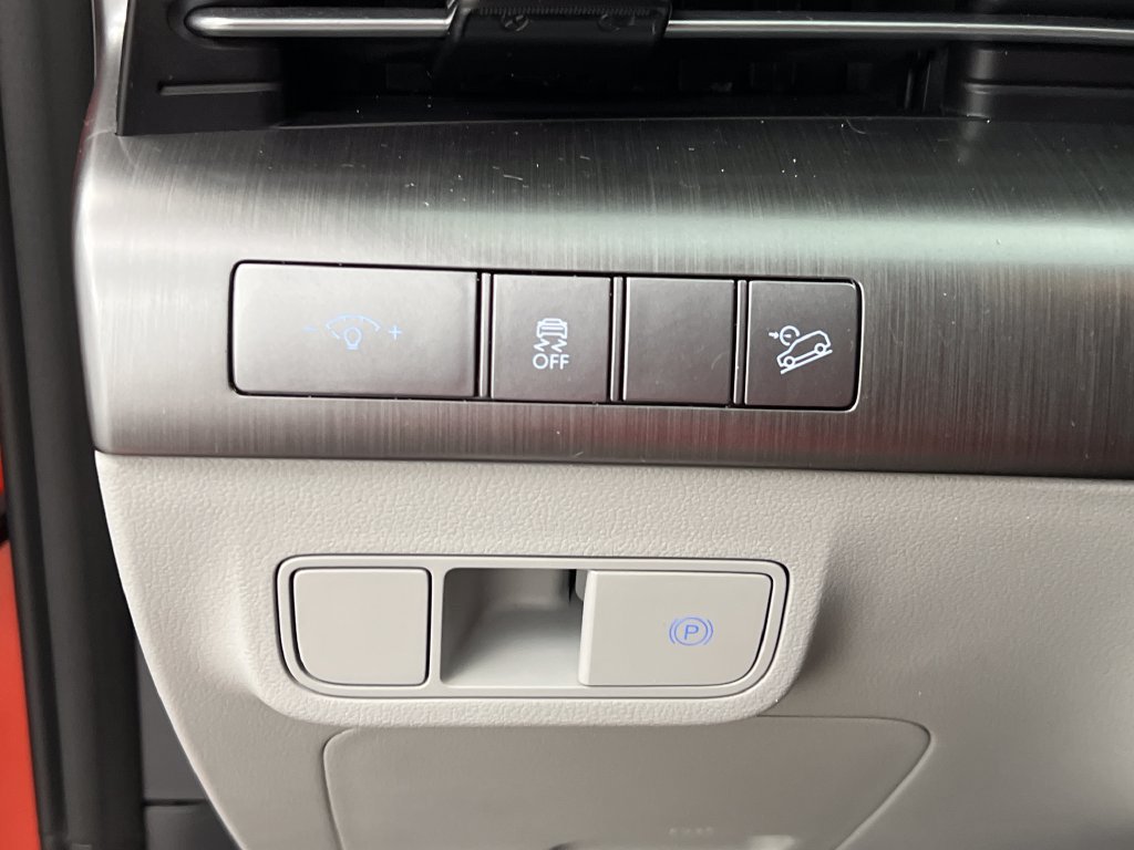 Used 2024 Hyundai Kona SEL AWD/4WD image 44